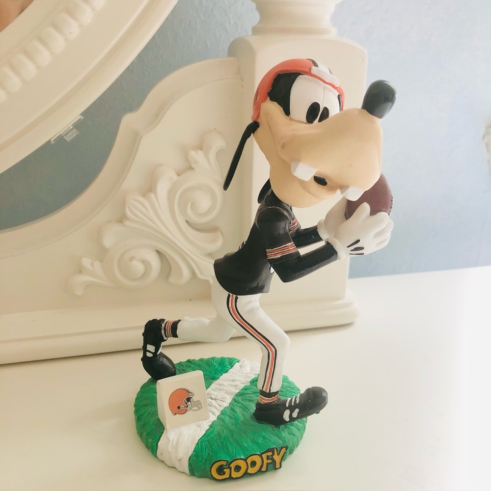 Disney Goofy Bobble Dobbles Cleveland Browns Figurine Bobblehead